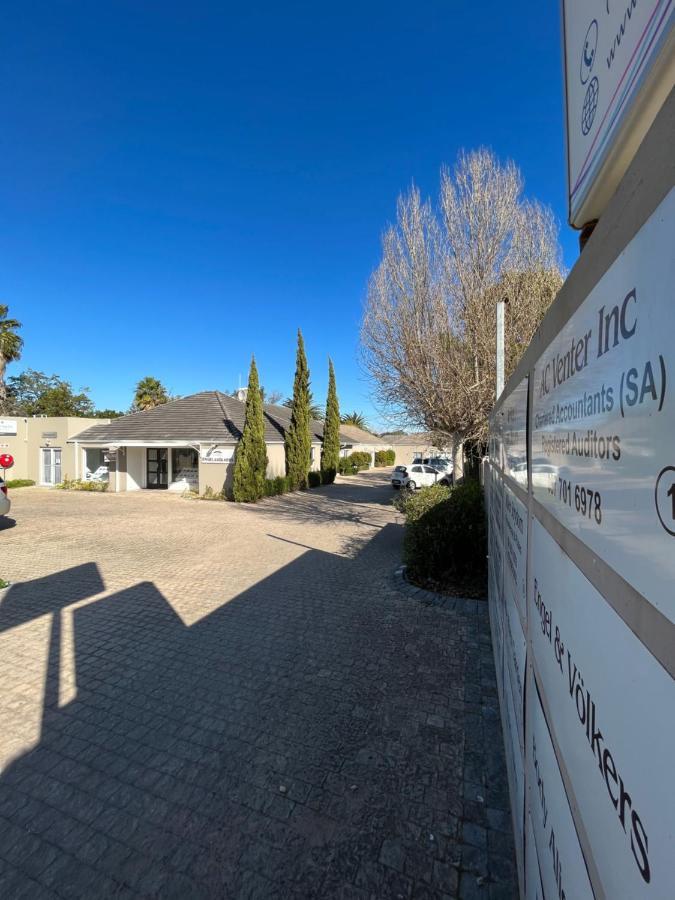 Somerset West Garden Apartments 1 Exterior photo